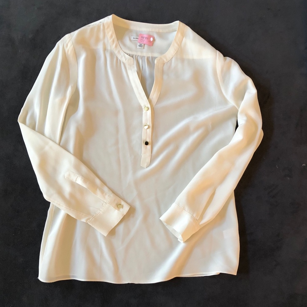 ✨Banana Republic Silk Button Up Blouse